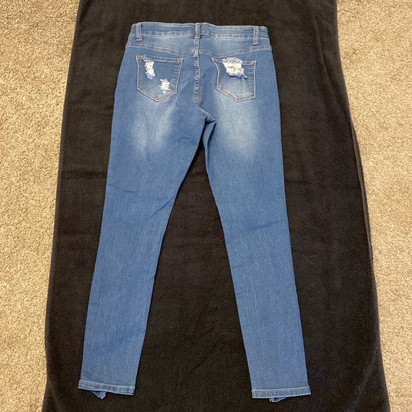 Fashion Nova Mid Rise Skinny Ripped Style Jeans Size: 9/29 - Picture 6 of 7